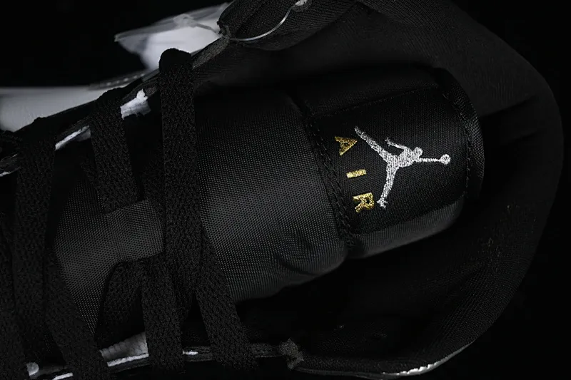 All categories Air Jordan Jordan series basketball shoes Air Jordan 1 Mid Air Jordan 1 Mid AJ1 Joe 1 white, black and silver color Zhongbang basketball shoes HV0789-010